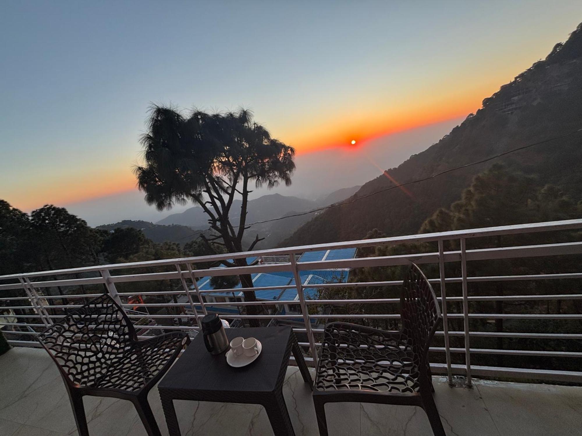Panormic View By The North Edge Apartment Касаули Екстериор снимка