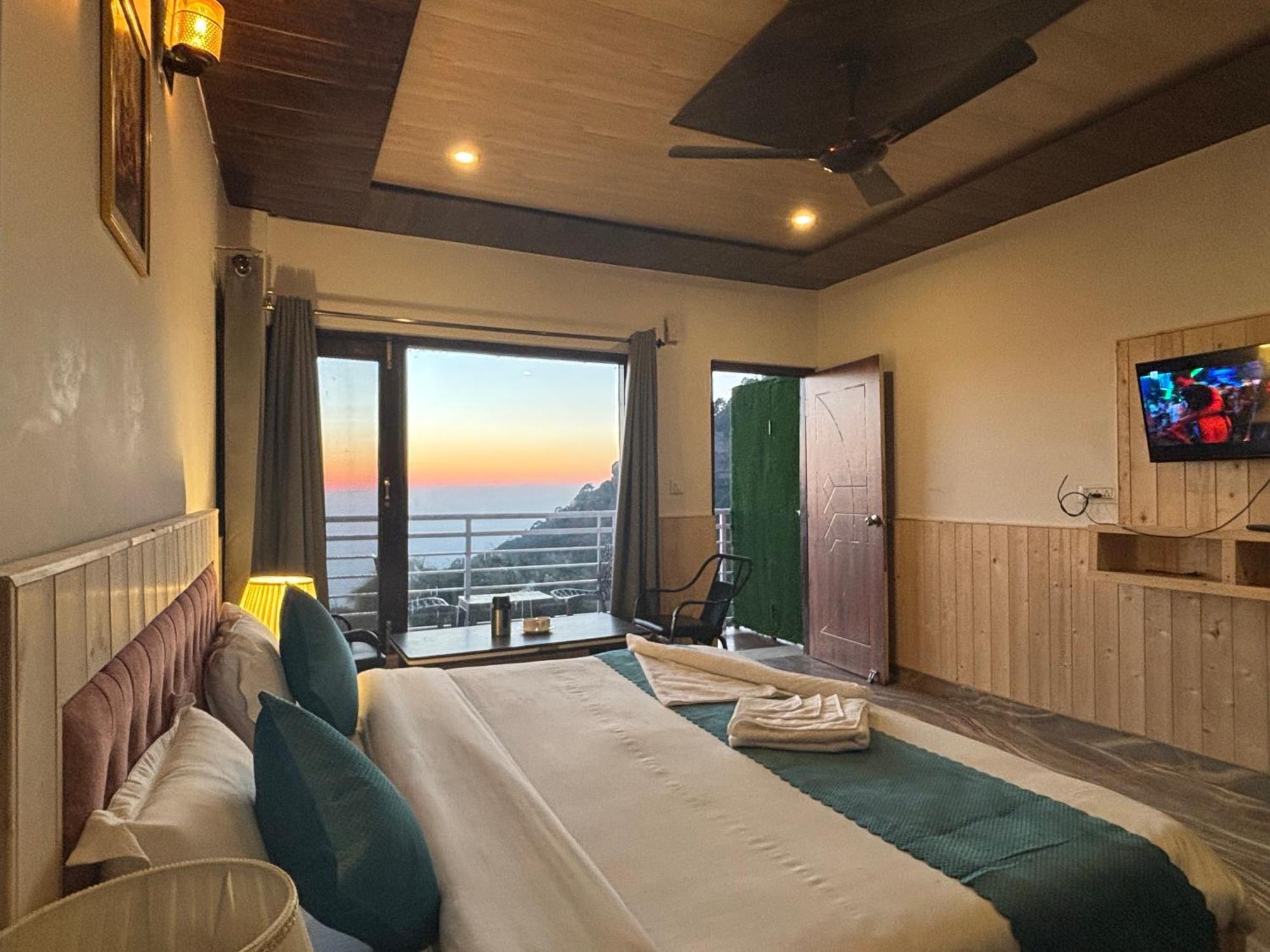 Panormic View By The North Edge Apartment Касаули Екстериор снимка
