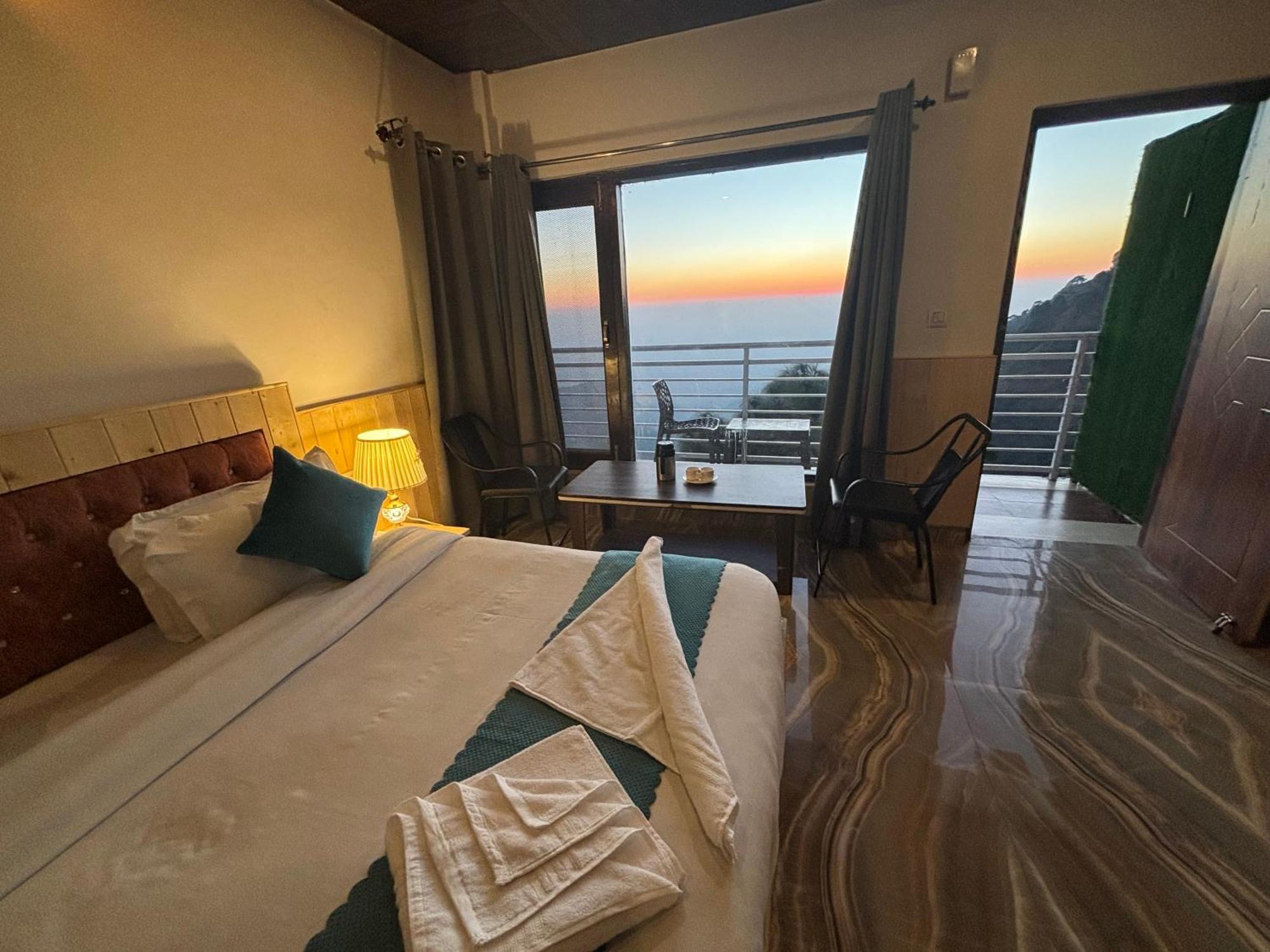 Panormic View By The North Edge Apartment Касаули Екстериор снимка