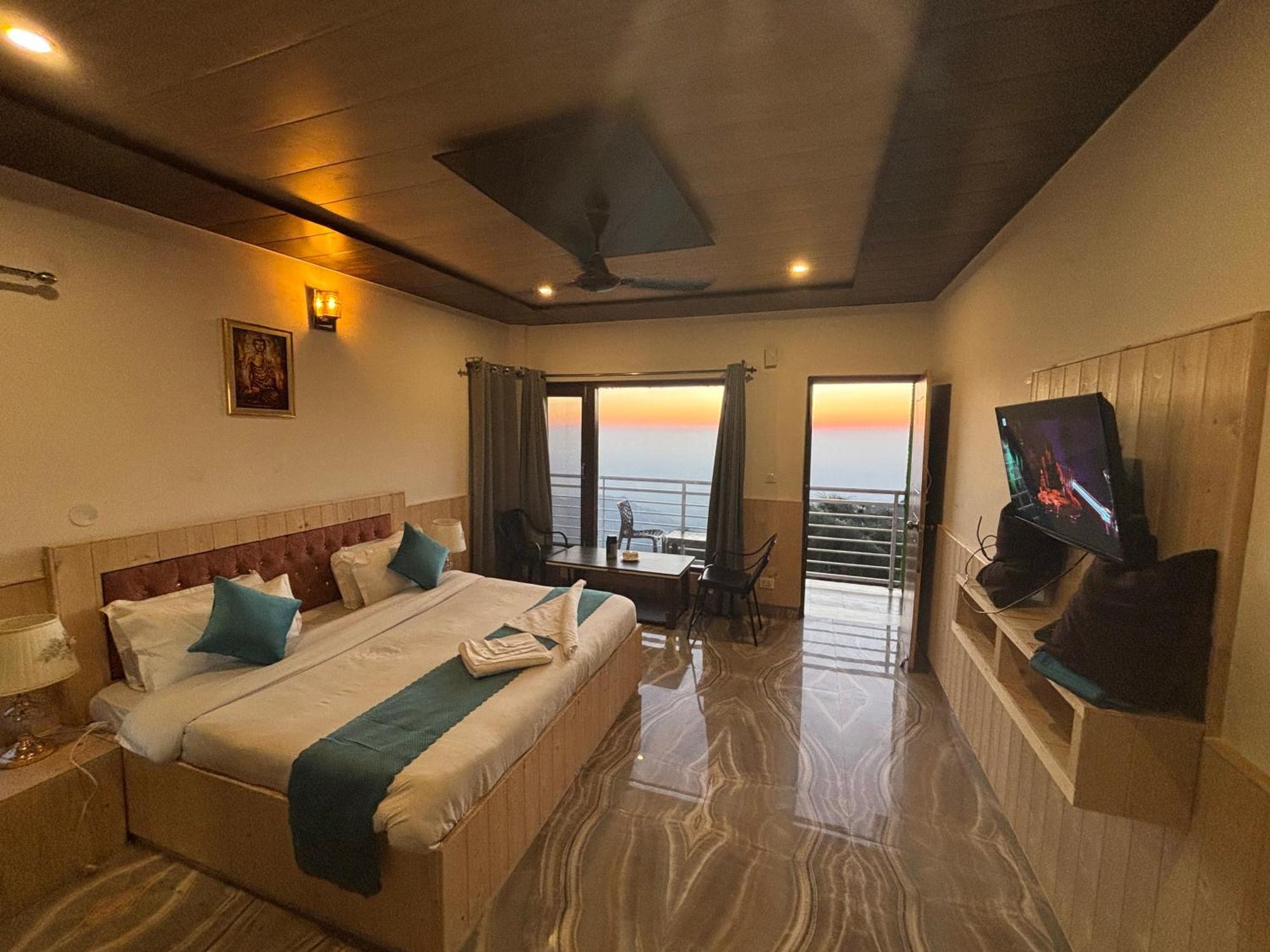 Panormic View By The North Edge Apartment Касаули Екстериор снимка