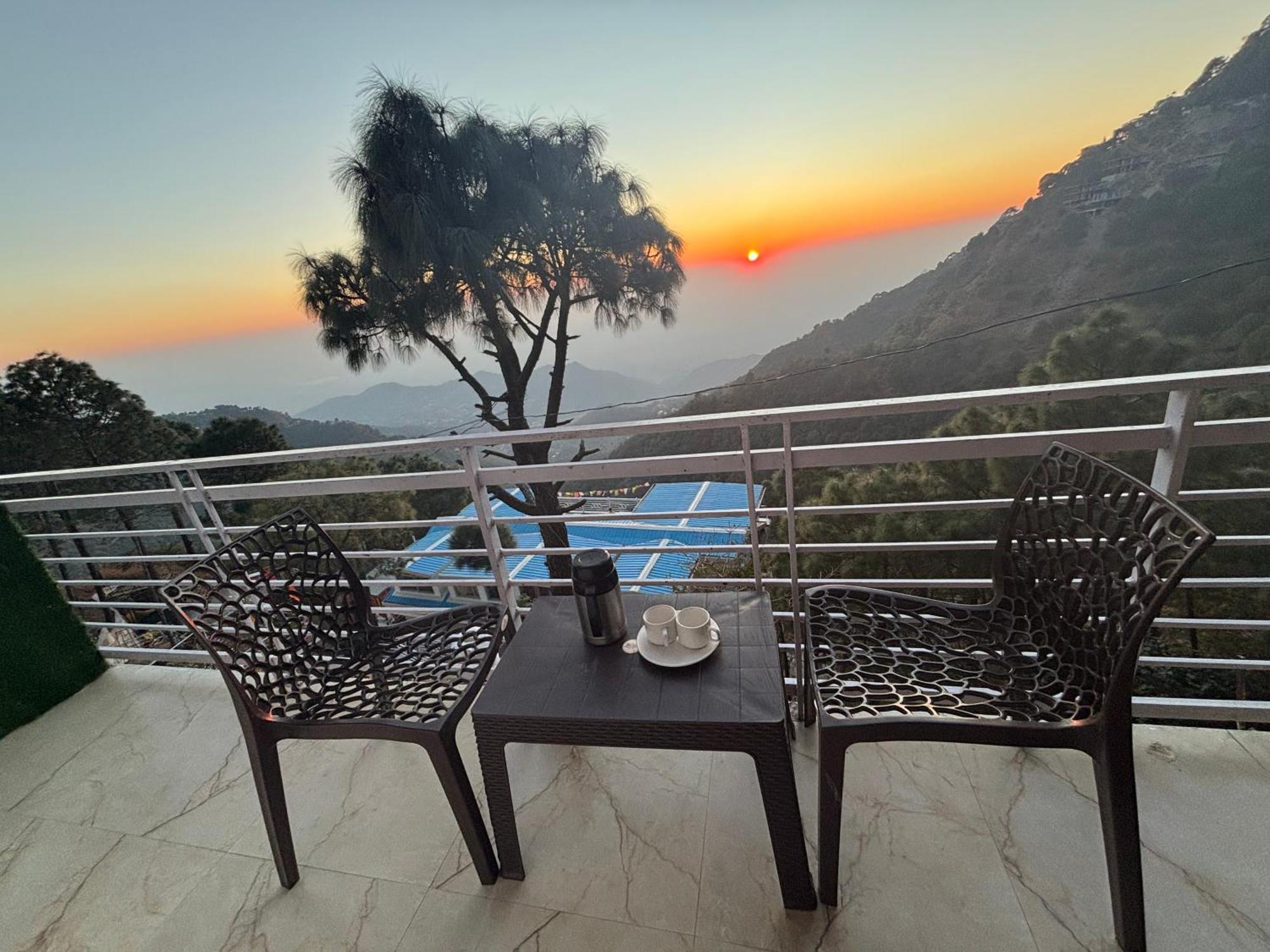 Panormic View By The North Edge Apartment Касаули Екстериор снимка